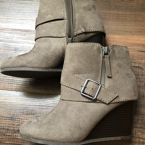 NWOB ARIZONA ANKLE BOOT SZ 5